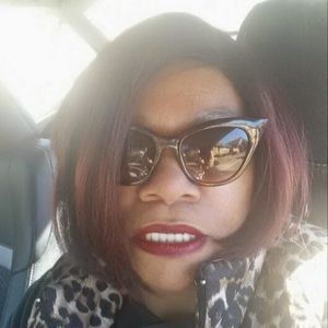 Meet your Posher, Evelyn